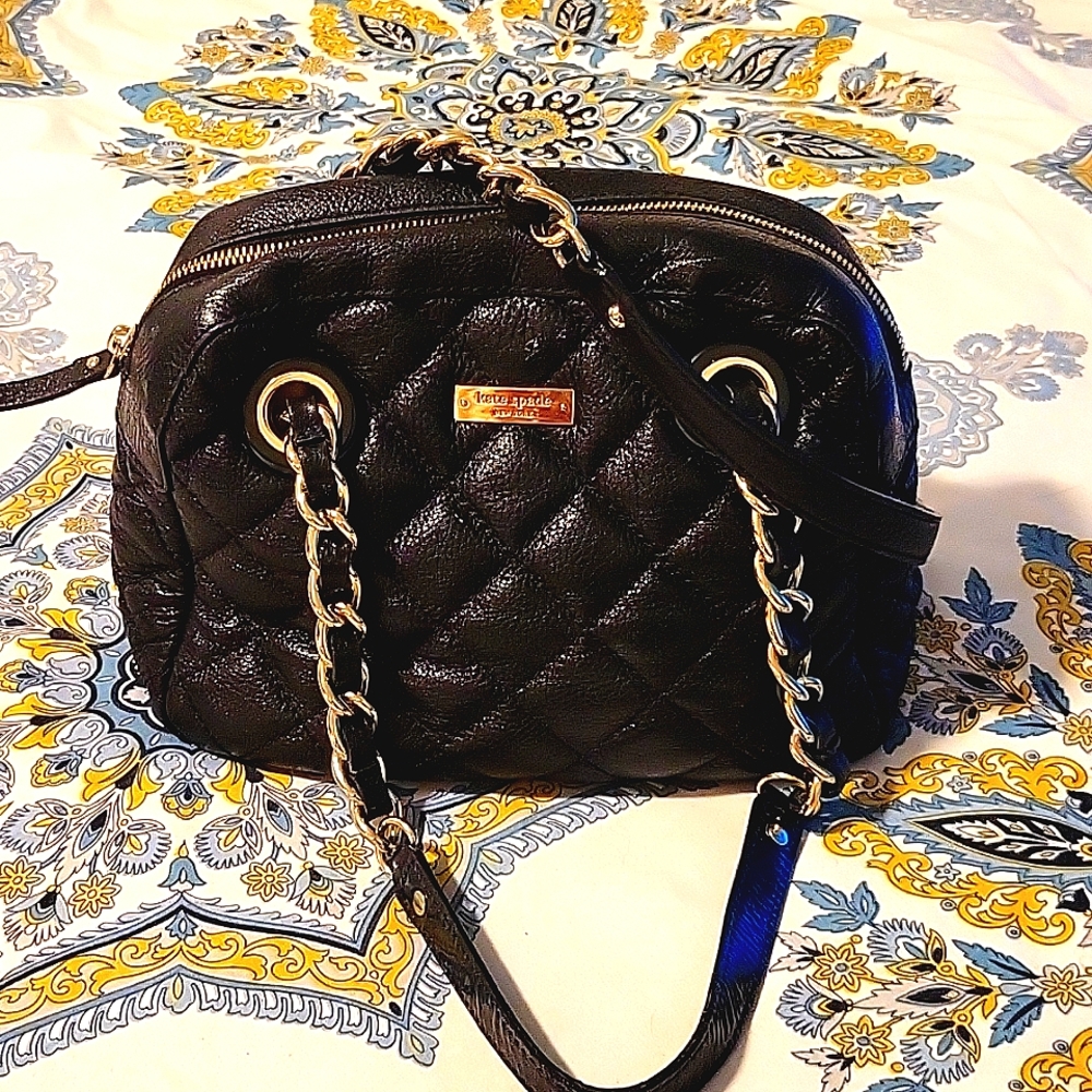 Classic Kate Spade fully lined quilted shoulder bag in black.Excellent condition